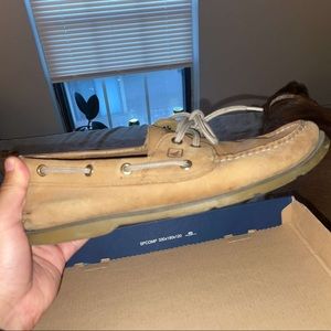 SPERRY BOAT SHOE - SIZE 9